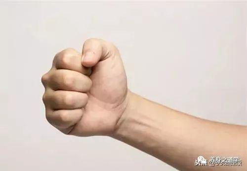松开拳头,释放压力，拥抱自由